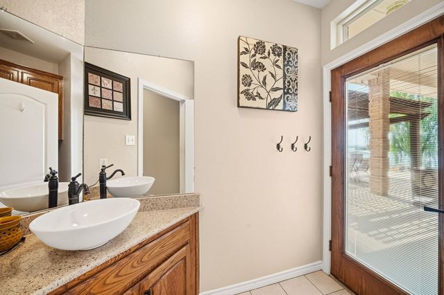 194 Old Howard Road, Waxahachie, TX 75165