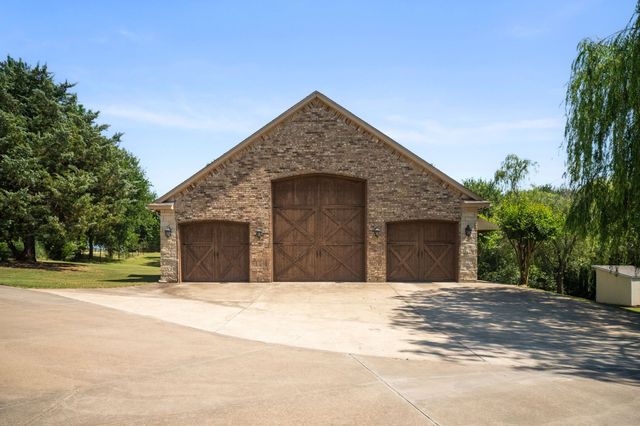 194 Old Howard Road, Waxahachie, TX 75165