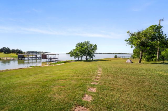 194 Old Howard Road, Waxahachie, TX 75165