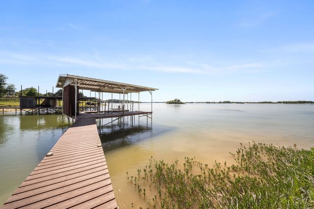 194 Old Howard Road, Waxahachie, TX 75165