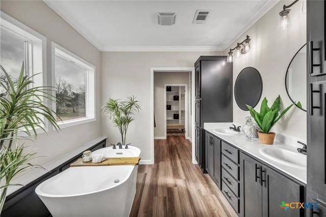 942 Chamberlin Road, Dale, TX 78616