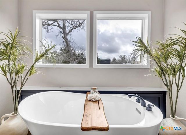 942 Chamberlin Road, Dale, TX 78616