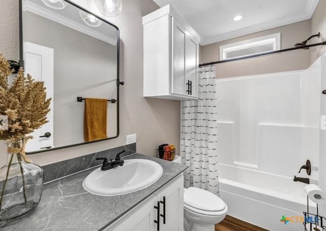 942 Chamberlin Road, Dale, TX 78616