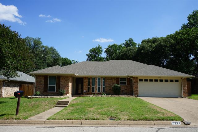 3221 Elkhart Court, Arlington, TX 76016