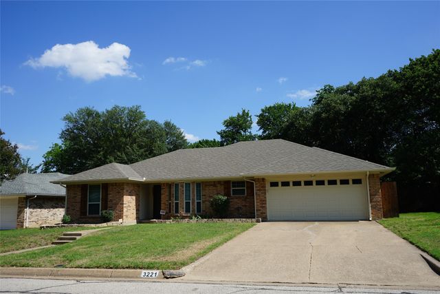 3221 Elkhart Court, Arlington, TX 76016