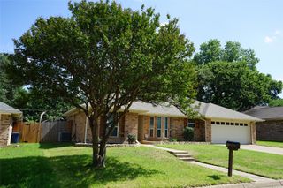 3221 Elkhart Court, Arlington, TX 76016