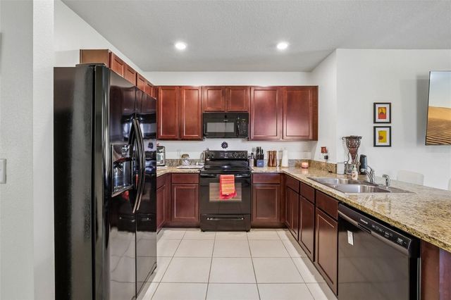 11008 LELAND GROVES DRIVE, Riverview, FL 33579