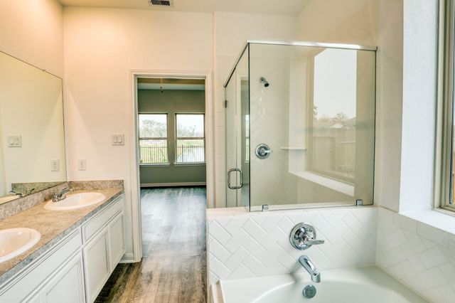 201 Bryan Way, Angleton, TX 77515