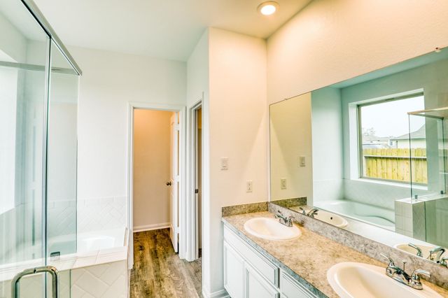 201 Bryan Way, Angleton, TX 77515