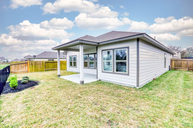 201 Bryan Way, Angleton, TX 77515