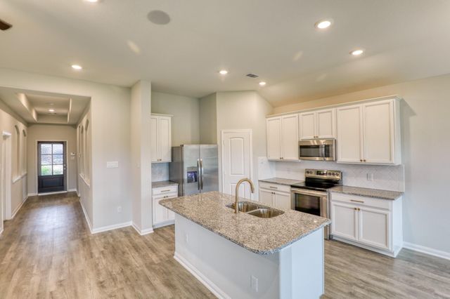 201 Bryan Way, Angleton, TX 77515