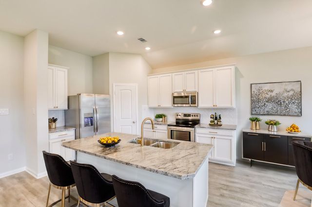 201 Bryan Way, Angleton, TX 77515