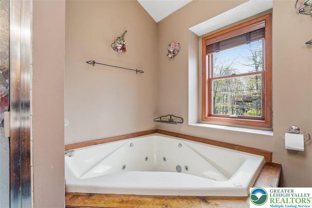 338 Fernwood Drive, Stroud Twp, PA 18301