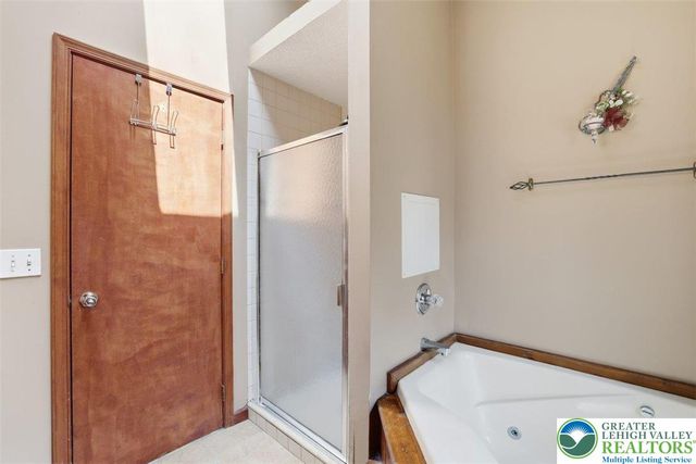 338 Fernwood Drive, Stroud Twp, PA 18301