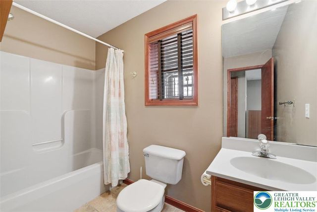 338 Fernwood Drive, Stroud Twp, PA 18301