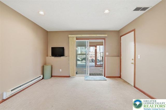 338 Fernwood Drive, Stroud Twp, PA 18301