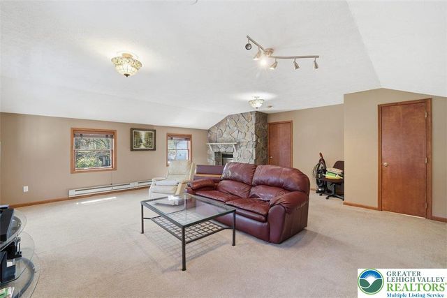 338 Fernwood Drive, Stroud Twp, PA 18301