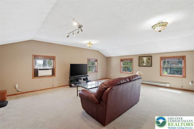 338 Fernwood Drive, Stroud Twp, PA 18301