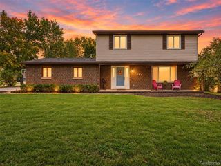 1225 Meadowood Drive, Waterford Charter Township, MI 48327