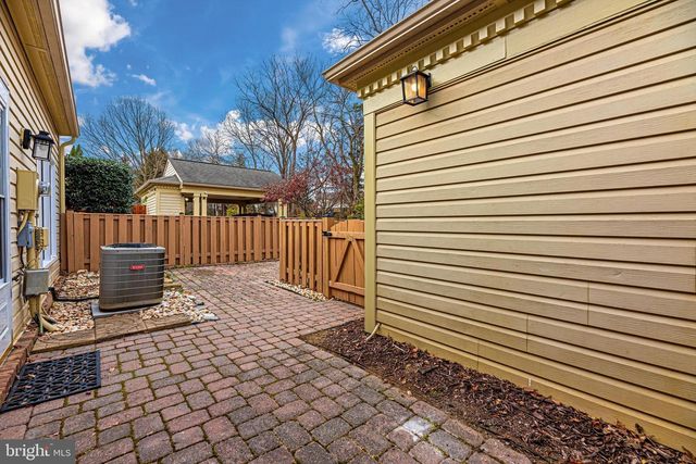 910 MCLENDON DR, Frederick, MD 21702