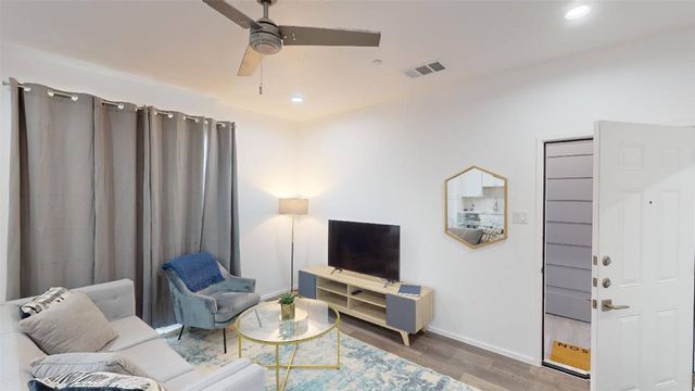 3235 Dallas Street 1205, Dallas, TX 75210