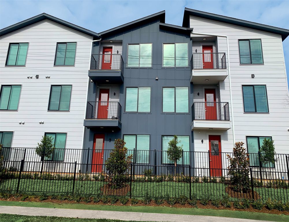 3235 Dallas Street 1205, Dallas, TX 75210