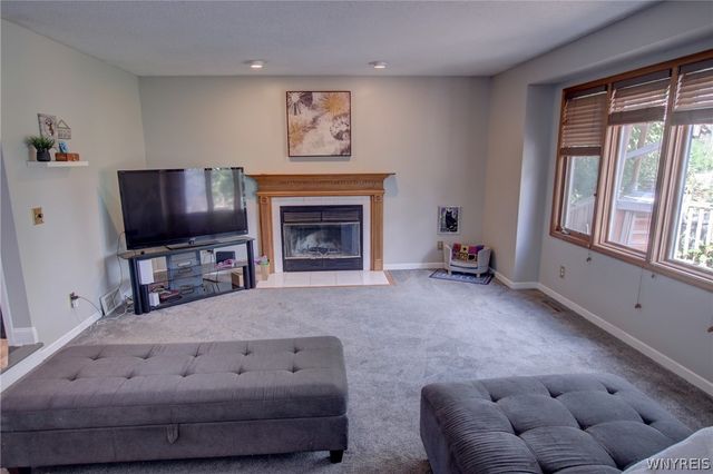 6131 Versailles Road, Hamburg, NY 14085