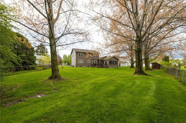 65 Olde Tavern Circle, Greece, NY 14612