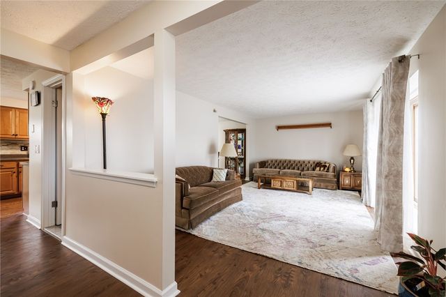 65 Olde Tavern Circle, Greece, NY 14612