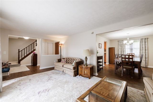 65 Olde Tavern Circle, Greece, NY 14612