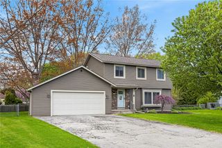 65 Olde Tavern Circle, Greece, NY 14612