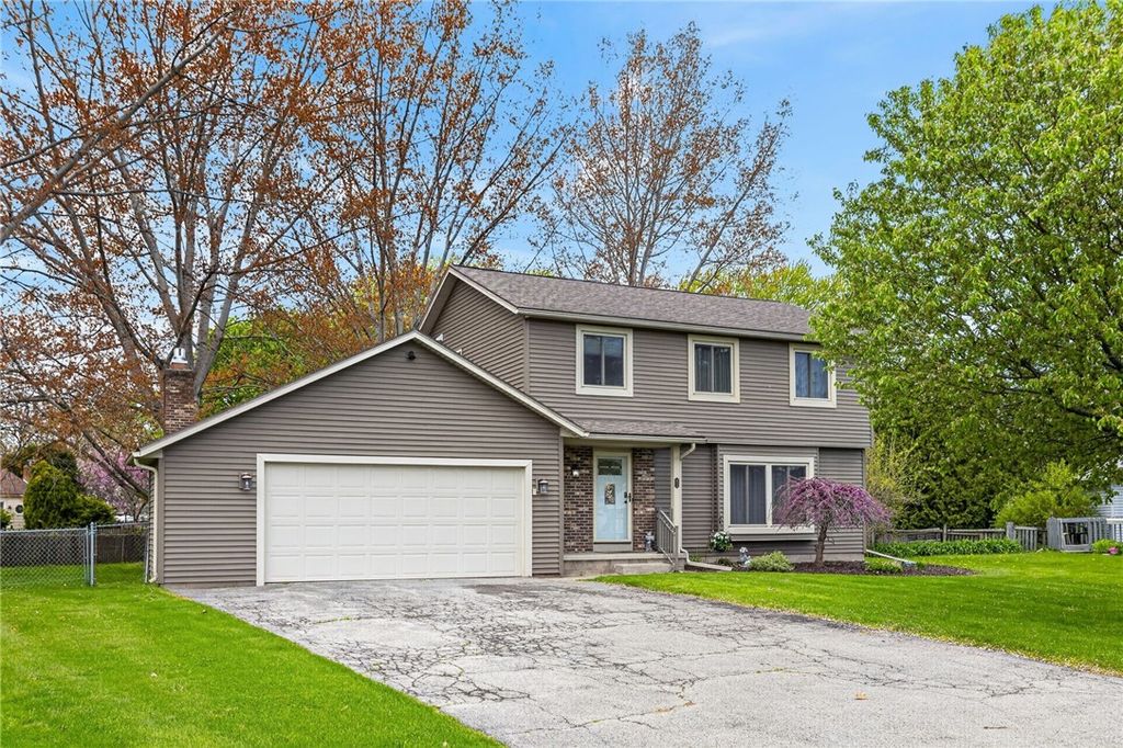 65 Olde Tavern Circle, Greece, NY 14612