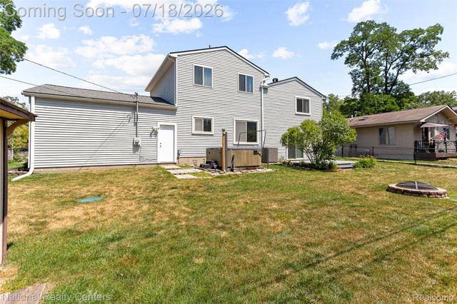 9175 Pennfield Avenue, White Lake Charter Township, MI 48386