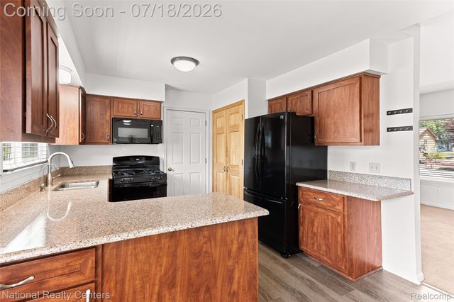 9175 Pennfield Avenue, White Lake Charter Township, MI 48386