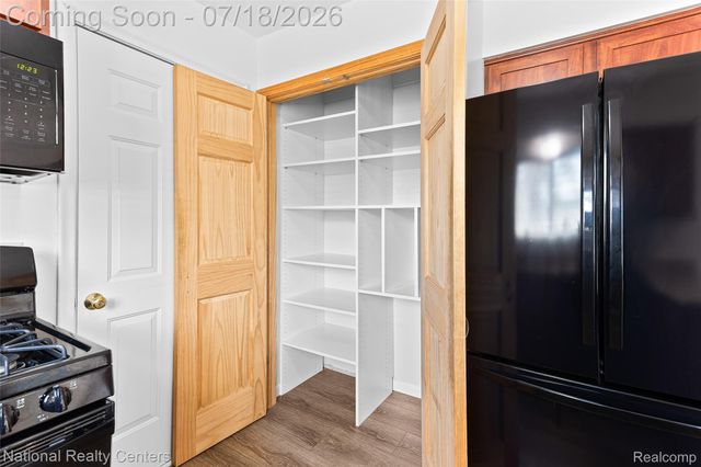 9175 Pennfield Avenue, White Lake Charter Township, MI 48386