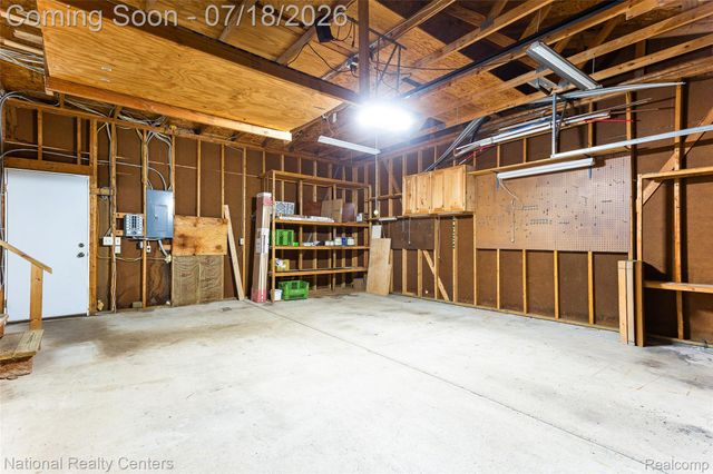 9175 Pennfield Avenue, White Lake Charter Township, MI 48386