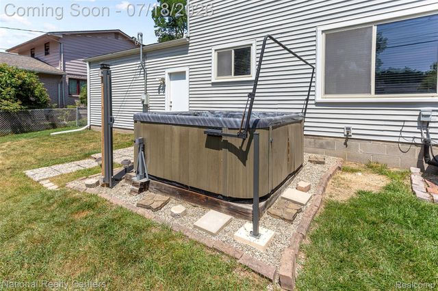 9175 Pennfield Avenue, White Lake Charter Township, MI 48386
