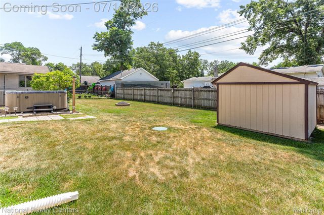 9175 Pennfield Avenue, White Lake Charter Township, MI 48386