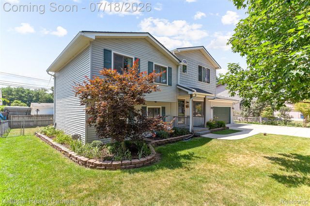 9175 Pennfield Avenue, White Lake Charter Township, MI 48386