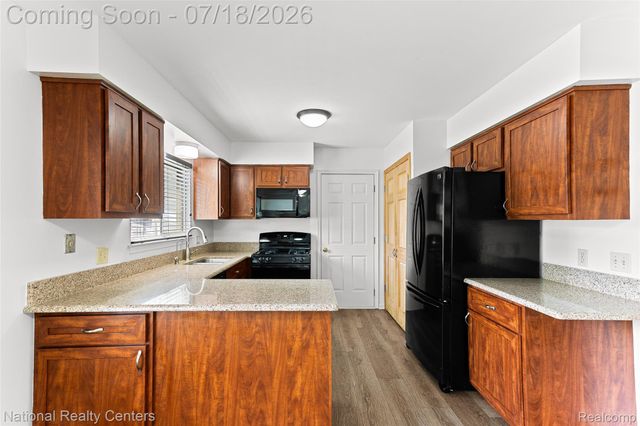 9175 Pennfield Avenue, White Lake Charter Township, MI 48386
