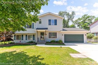 9175 Pennfield Avenue, White Lake Charter Township, MI 48386