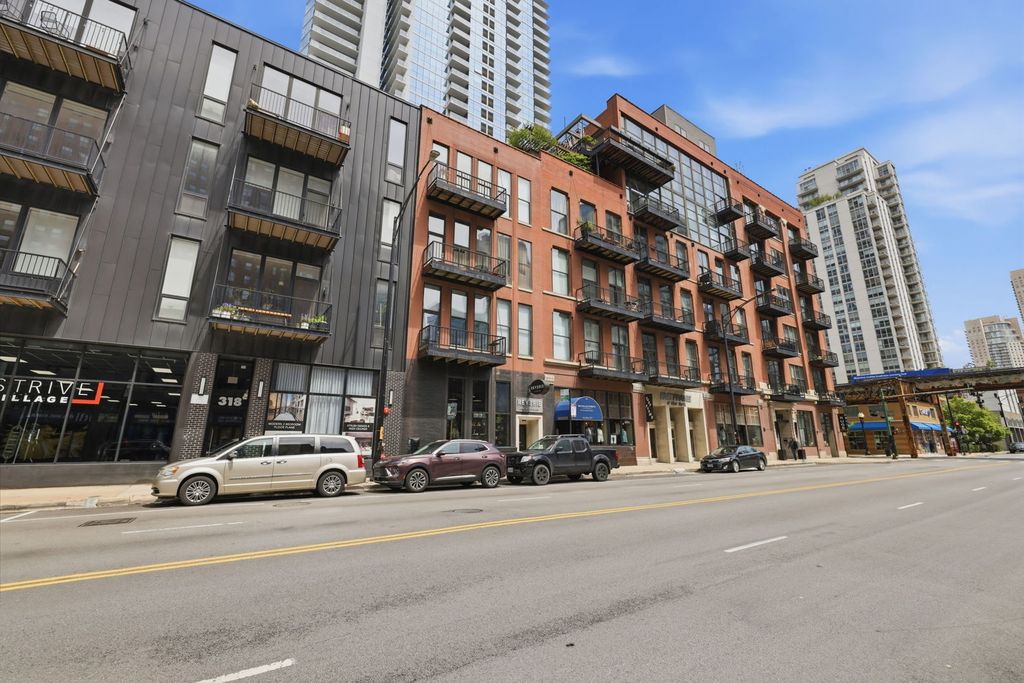 300 W Grand Avenue 203, Chicago, IL 60654