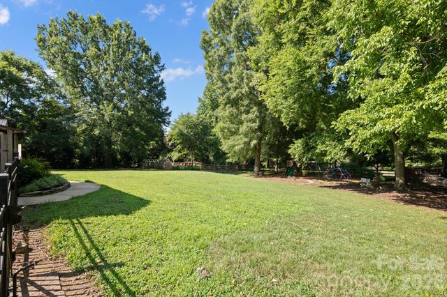 1307 Bennington Drive NW, Concord, NC 28027