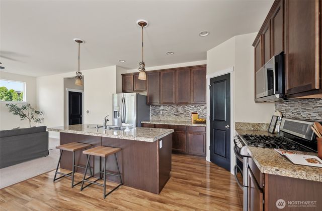 3015 Loch Ness Loop, Mount Vernon, WA 98273