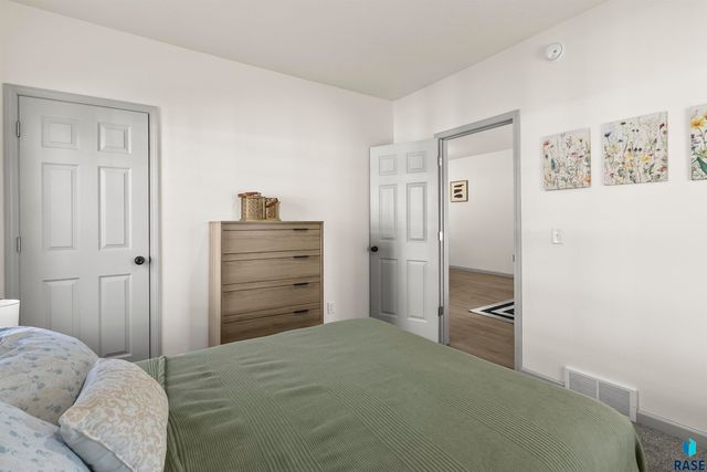 704 N Duluth Ave Avenue, Sioux Falls, SD 57104