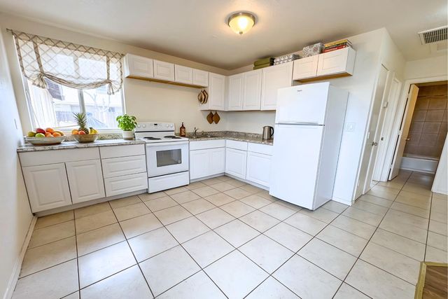 1702 W Shangri La Road Apt 3, Phoenix, AZ 85029