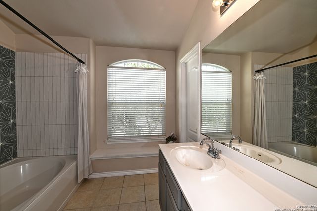 165 red hawk, San Antonio, TX 78258