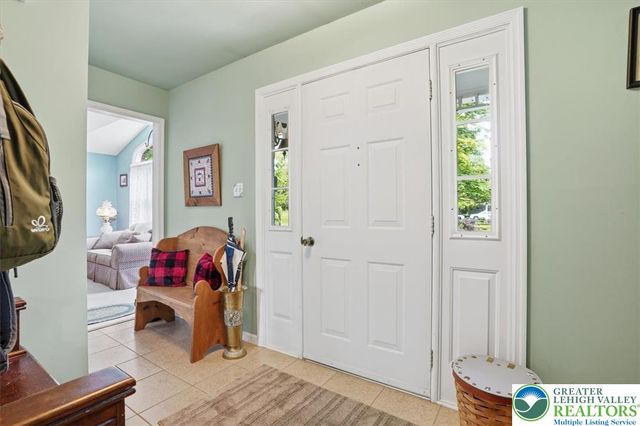 14 Minsi Road, Delaware Water Gap, PA 18327