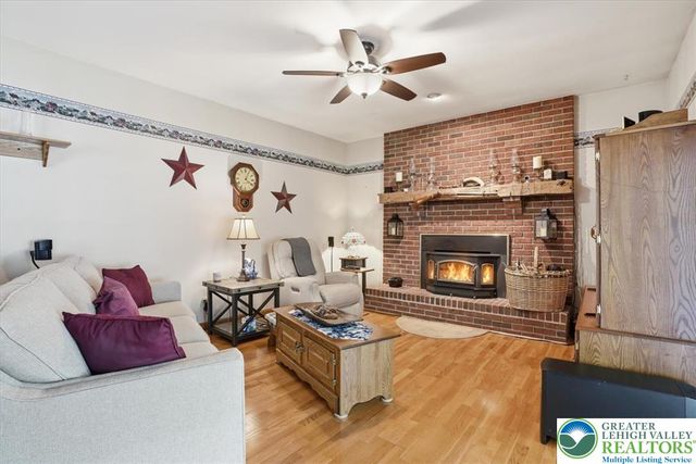 14 Minsi Road, Delaware Water Gap, PA 18327