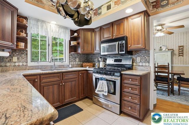 14 Minsi Road, Delaware Water Gap, PA 18327